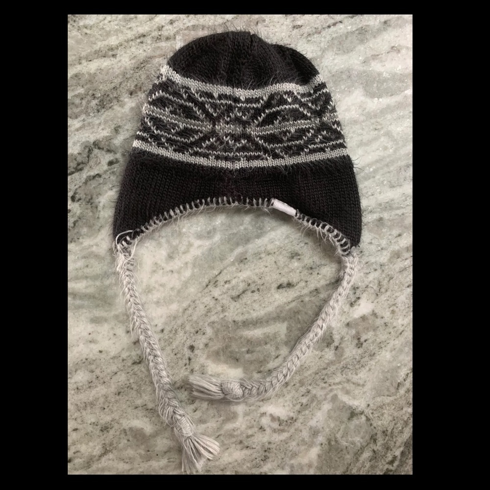 Columbia winter hat w fleece inside. One size